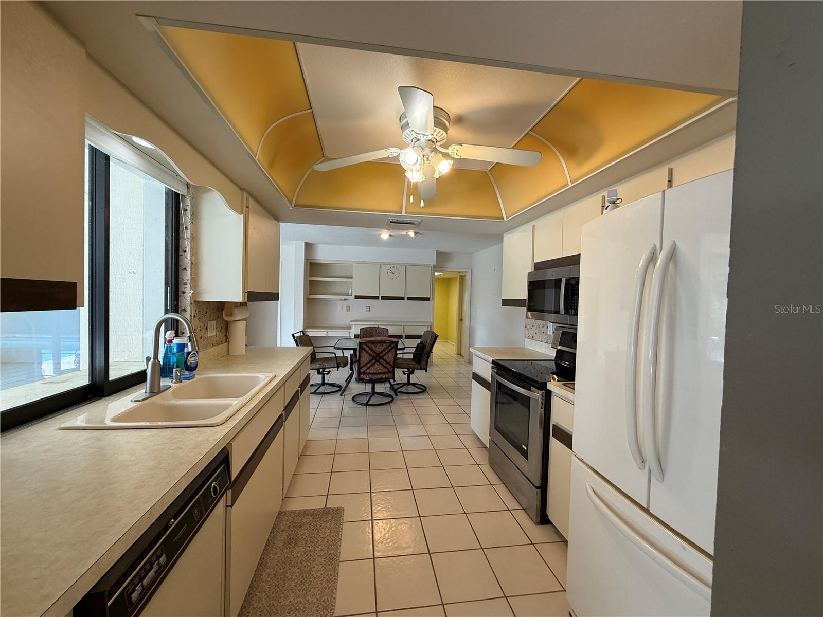 386 PINEVIEW DR — photo 17