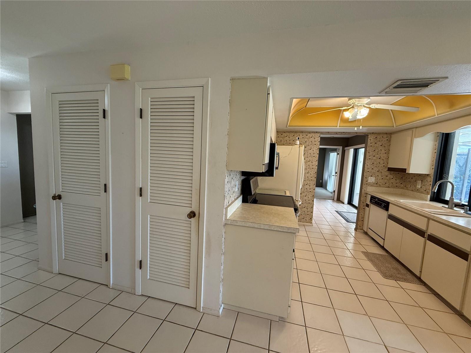 386 PINEVIEW DR — photo 6
