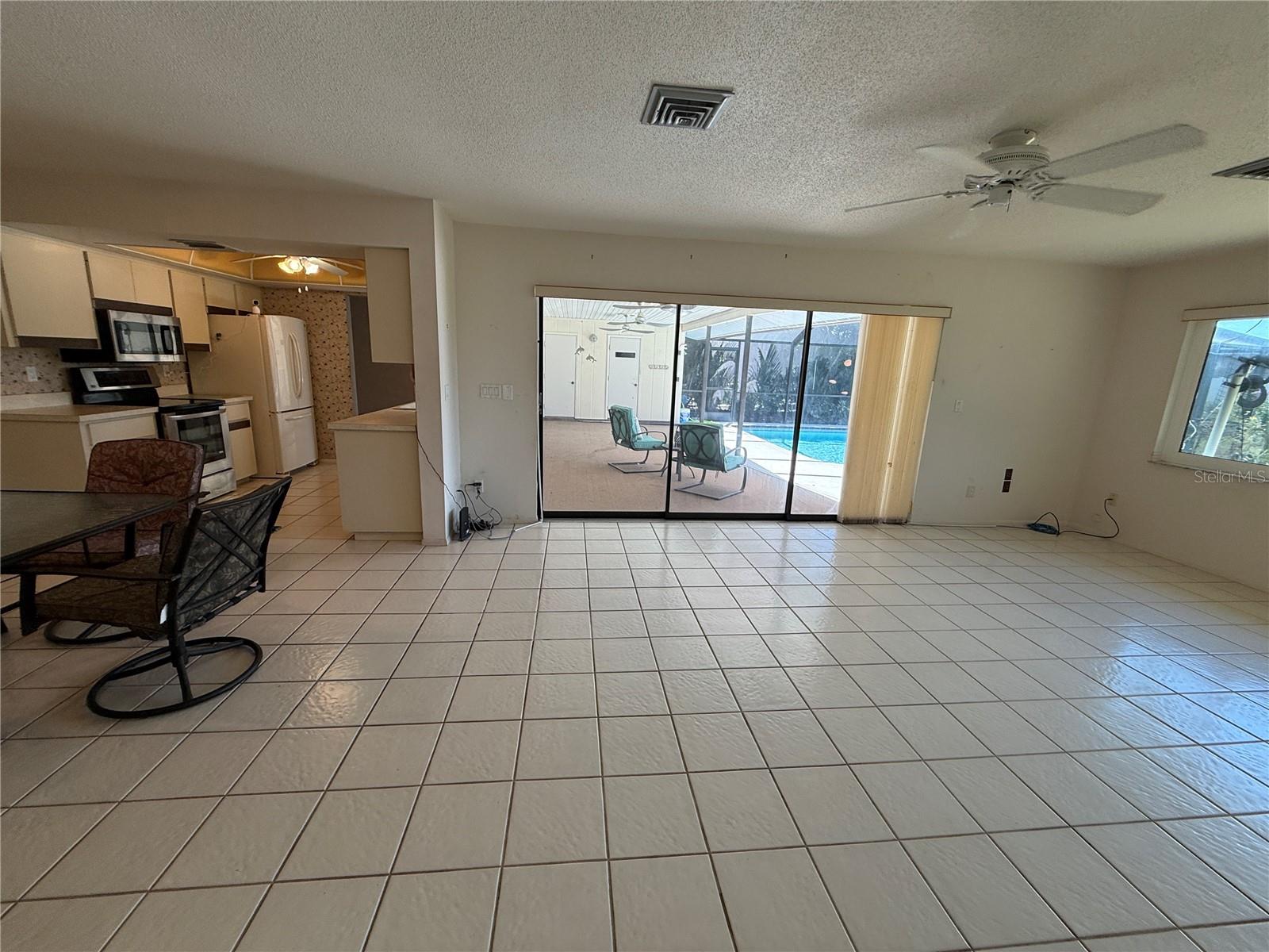 386 PINEVIEW DR — photo 22