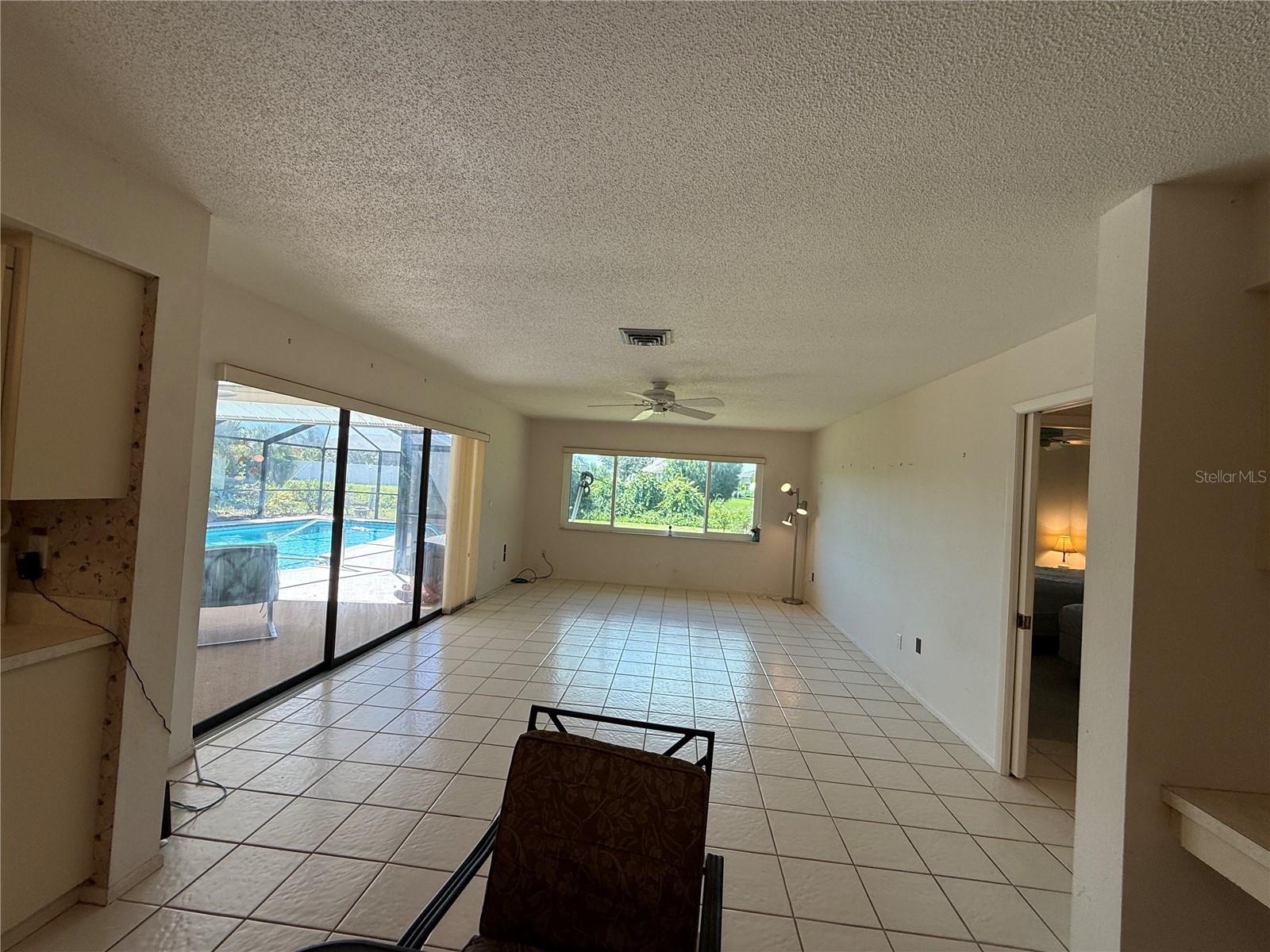 386 PINEVIEW DR — photo 21