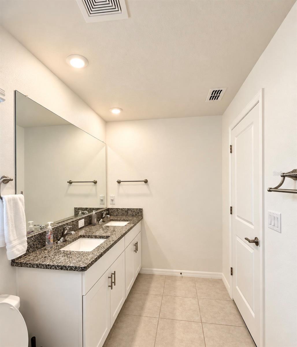 8212 CRESCENT OAKS DR — photo 23