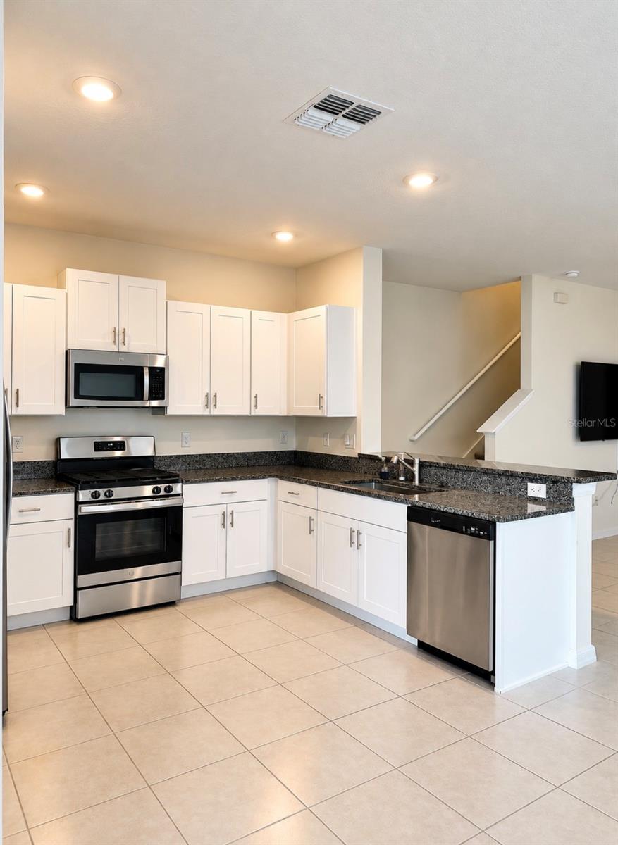 8212 CRESCENT OAKS DR — photo 10