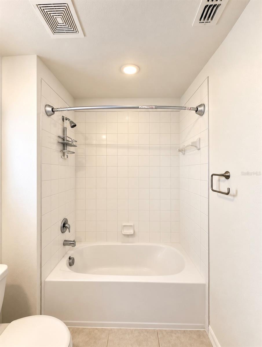 8212 CRESCENT OAKS DR — photo 30