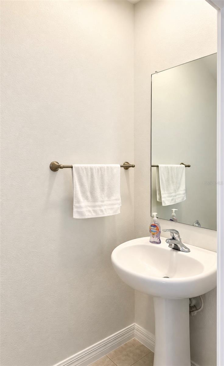 8212 CRESCENT OAKS DR — photo 35