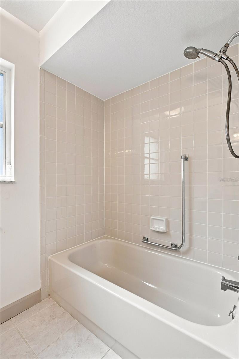 2336 MALCOLM DR — photo 34