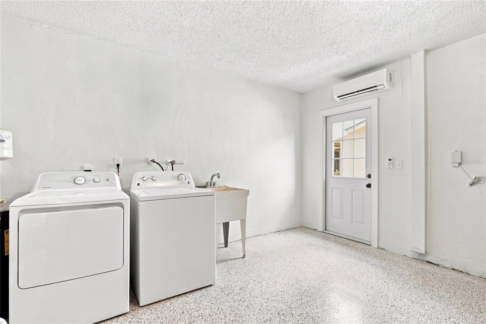 2336 MALCOLM DR — photo 23