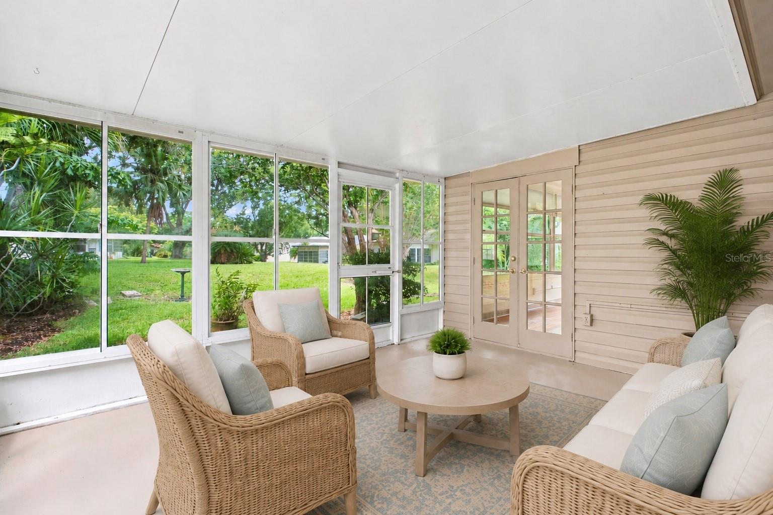 2336 MALCOLM DR — photo 14
