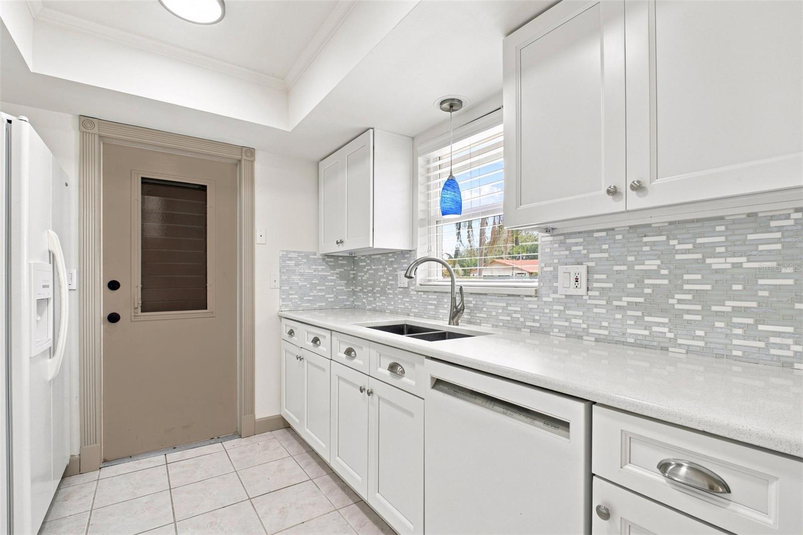 2336 MALCOLM DR — photo 20