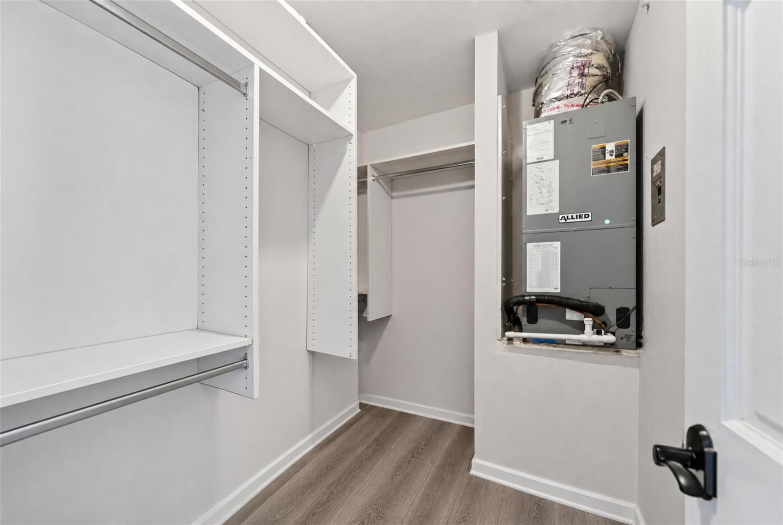 226 SAINT JAMES PARK — photo 28