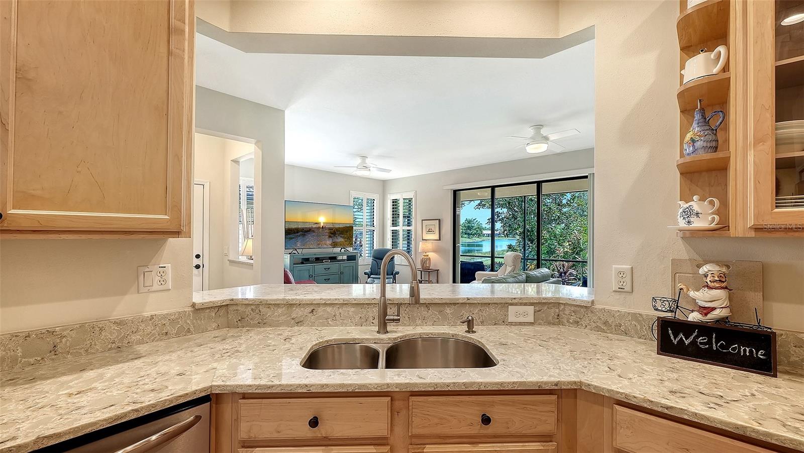 1383 MASENO DR — photo 9