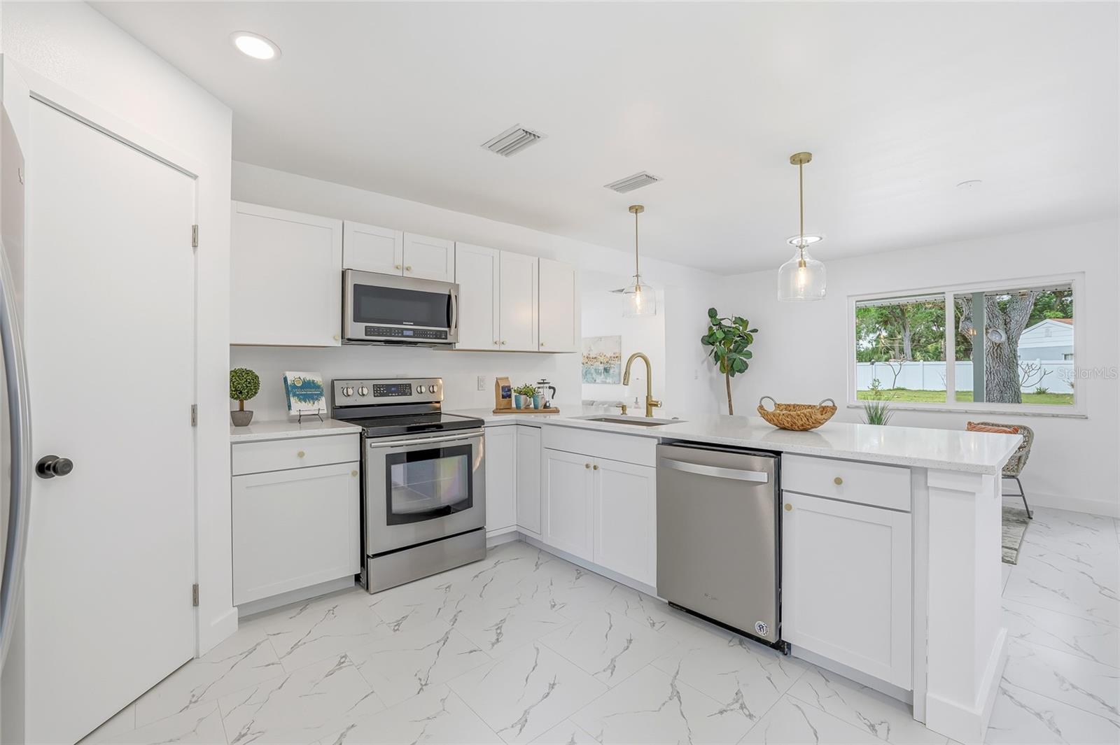4095 LOCUST ST NE — photo 13