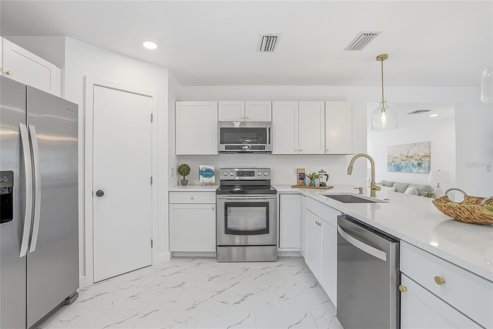 4095 LOCUST ST NE — photo 12