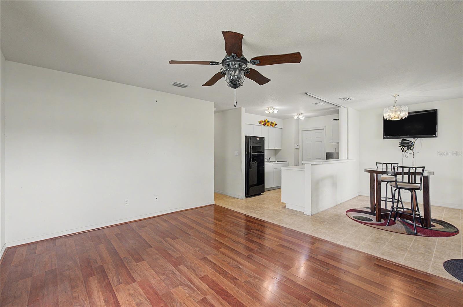 2423 E OKARA RD — photo 6