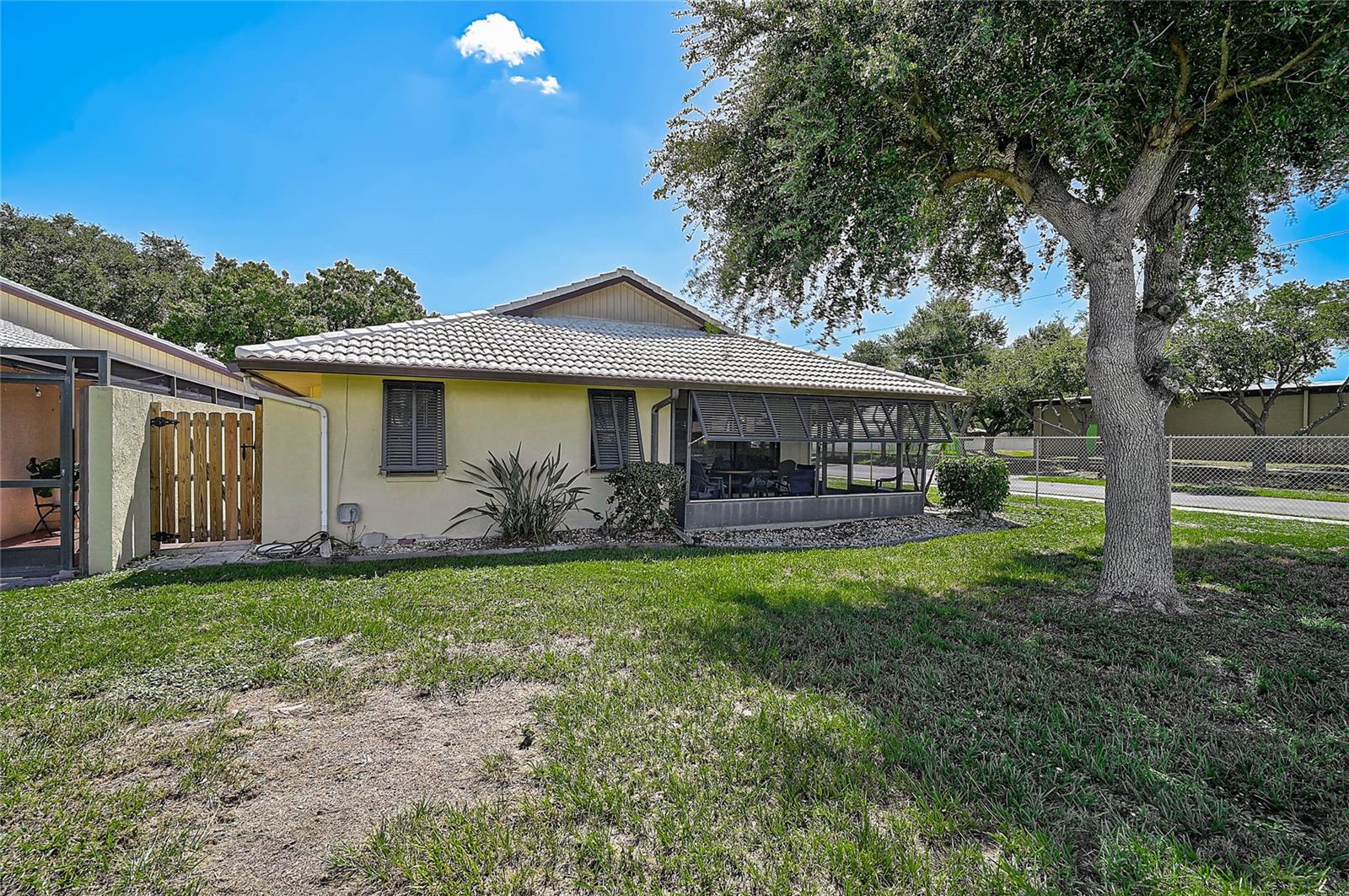 57 SANDSTONE CIR — photo 29