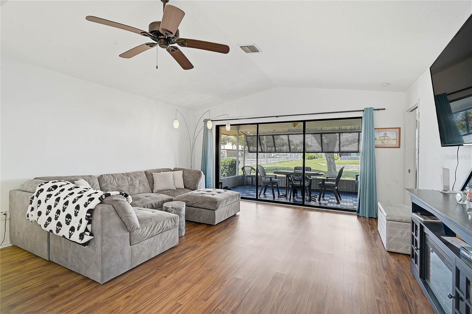 57 SANDSTONE CIR — photo 3