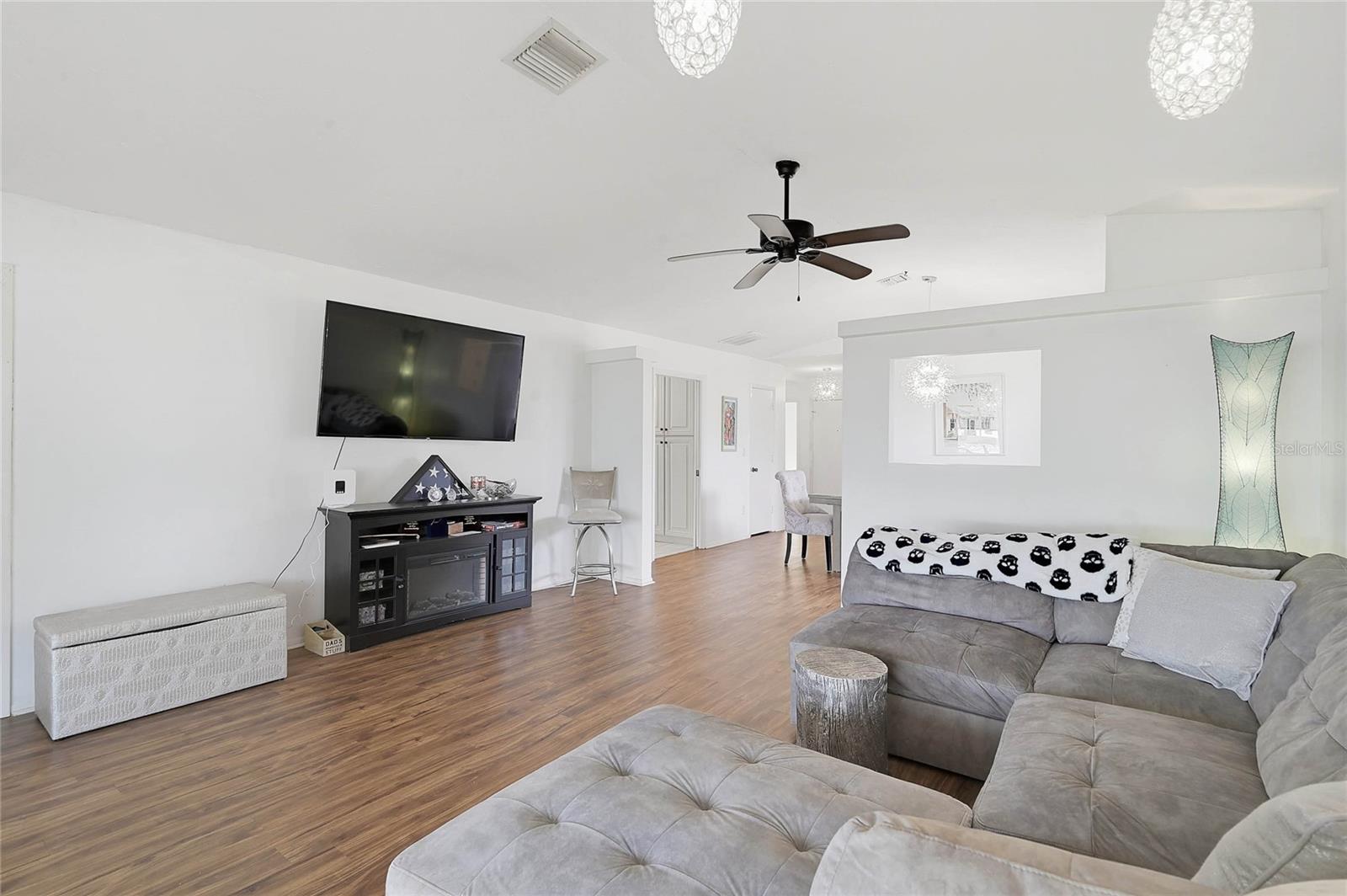 57 SANDSTONE CIR — photo 4