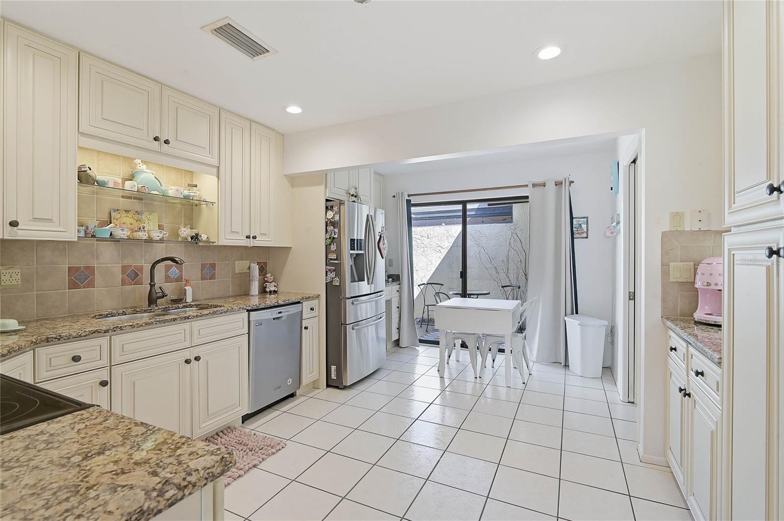 57 SANDSTONE CIR — photo 13
