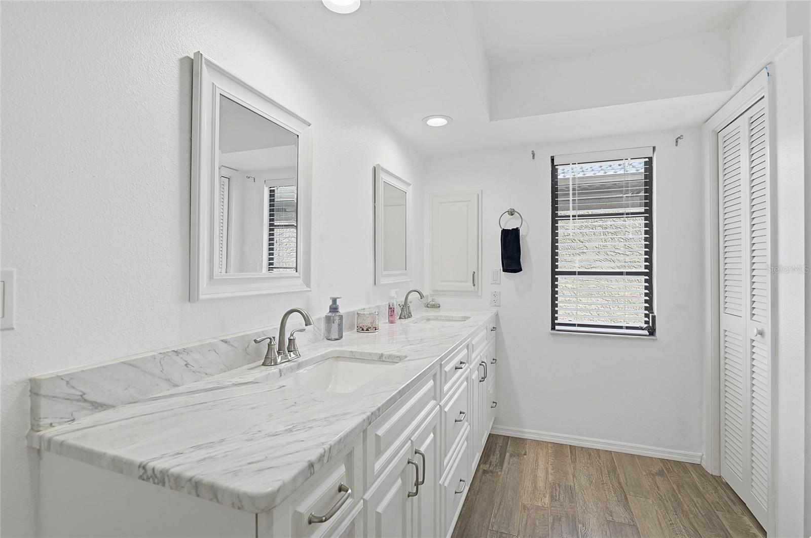 57 SANDSTONE CIR — photo 20