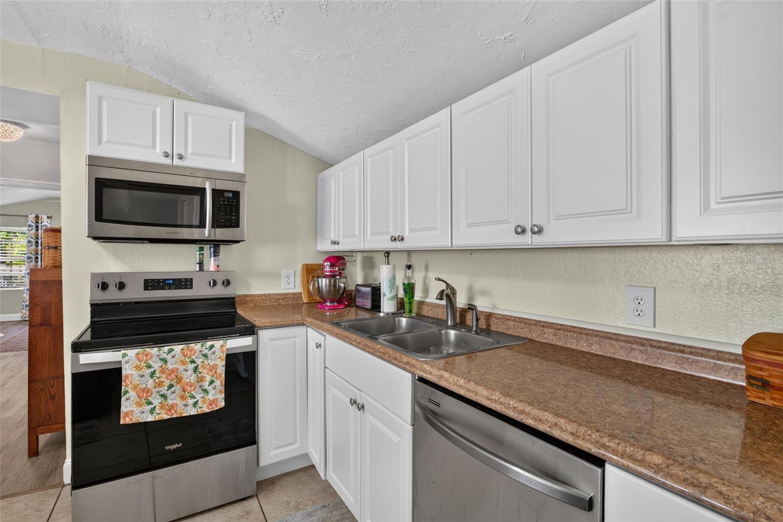 5161 RENA ST N — photo 7