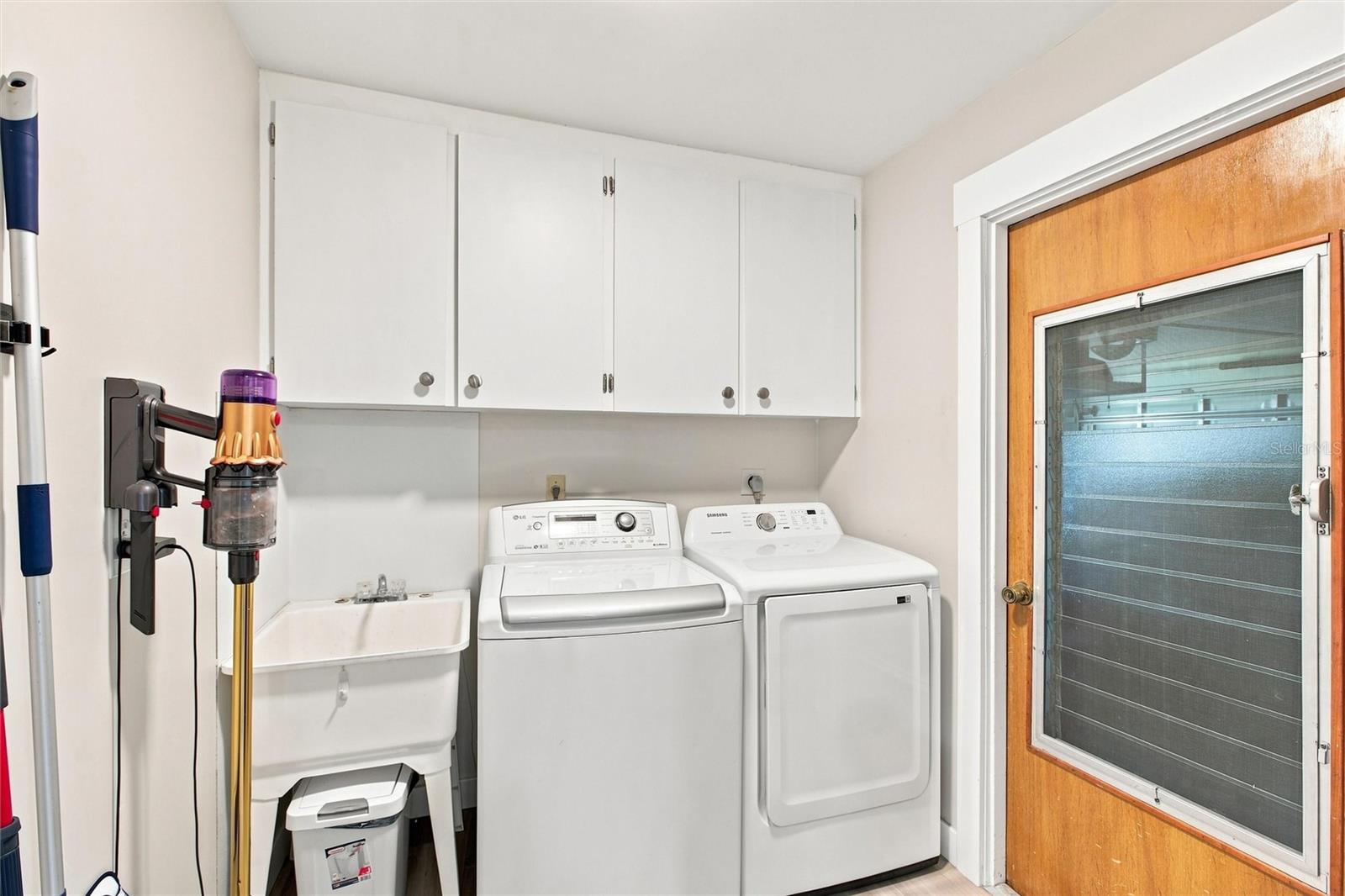 302 DEGAS DR — photo 37