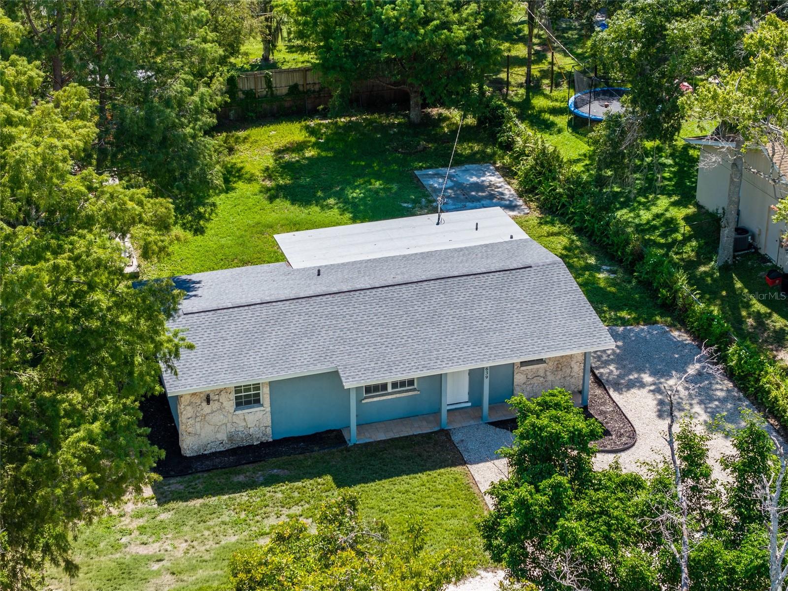 639 HAND AVE — photo 35