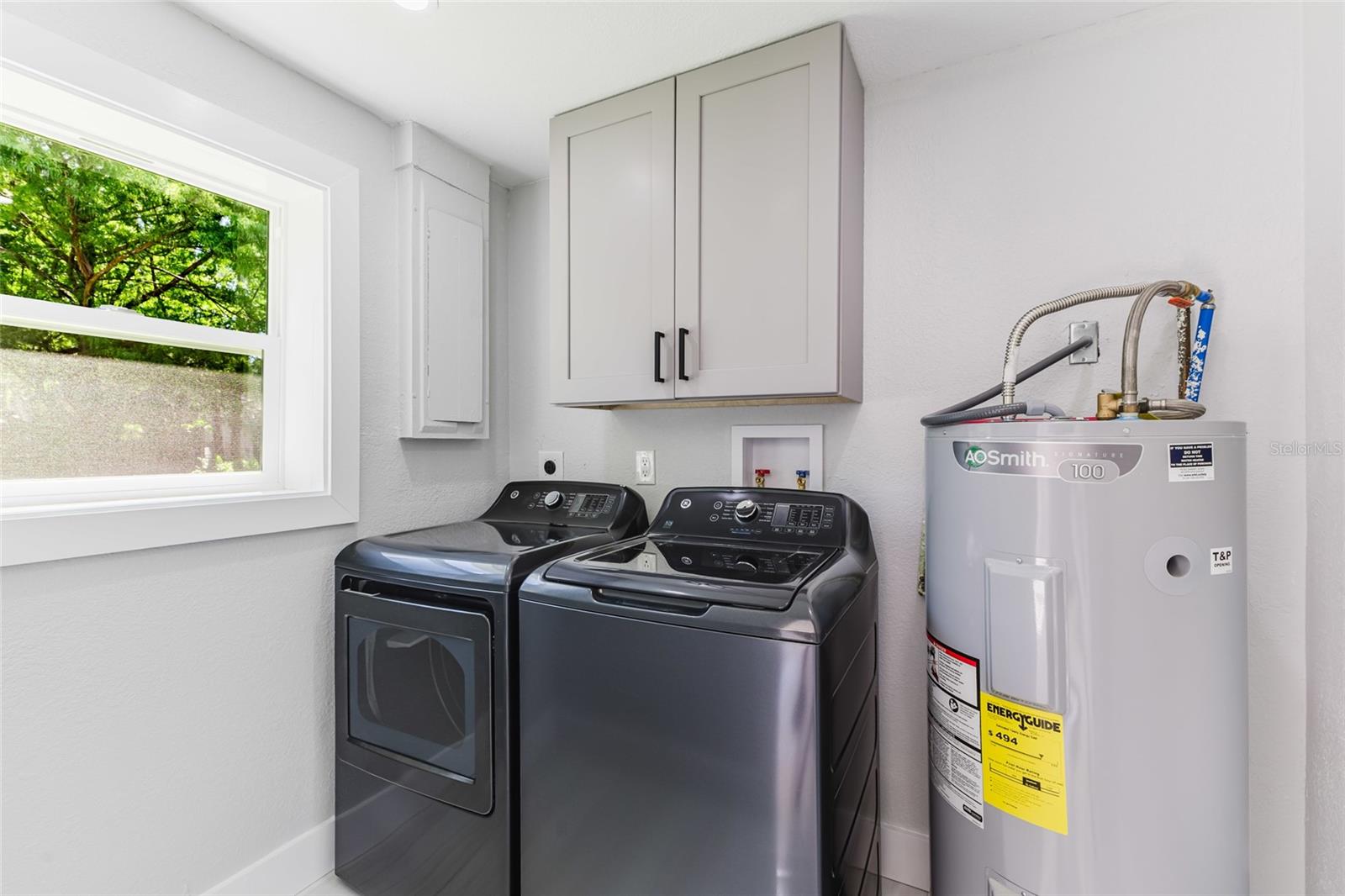 639 HAND AVE — photo 29