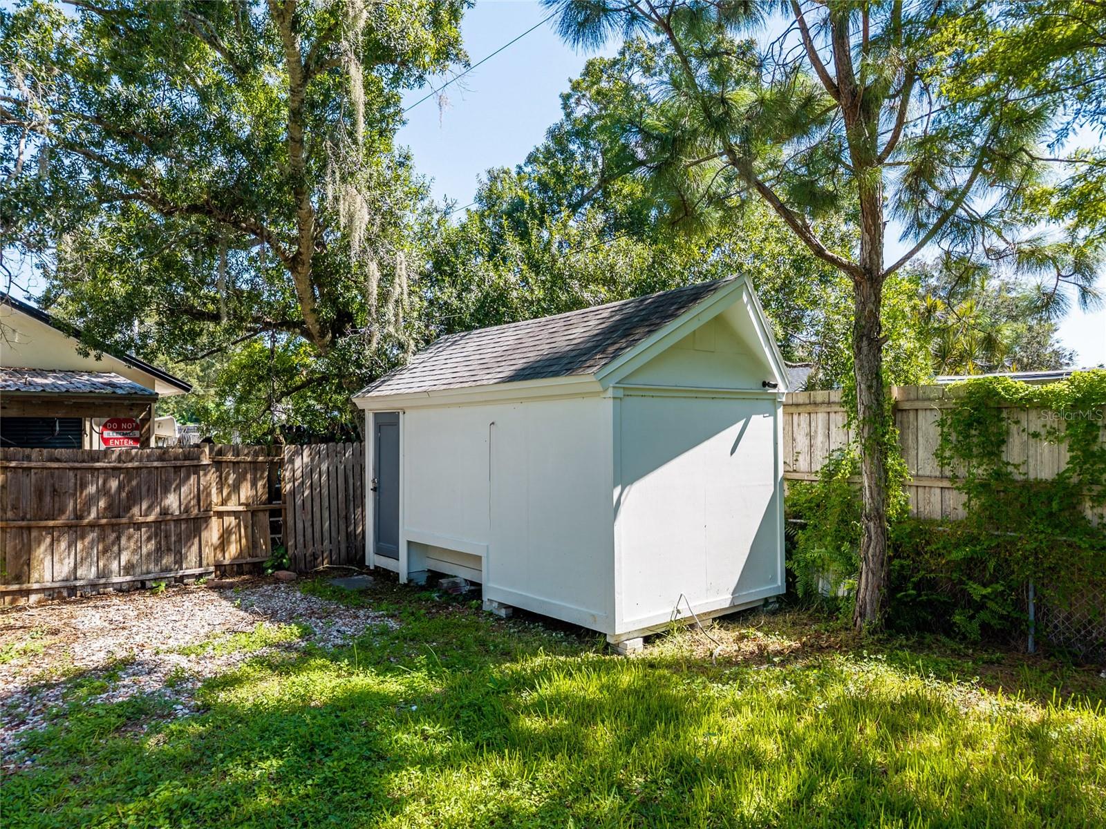 639 HAND AVE — photo 30