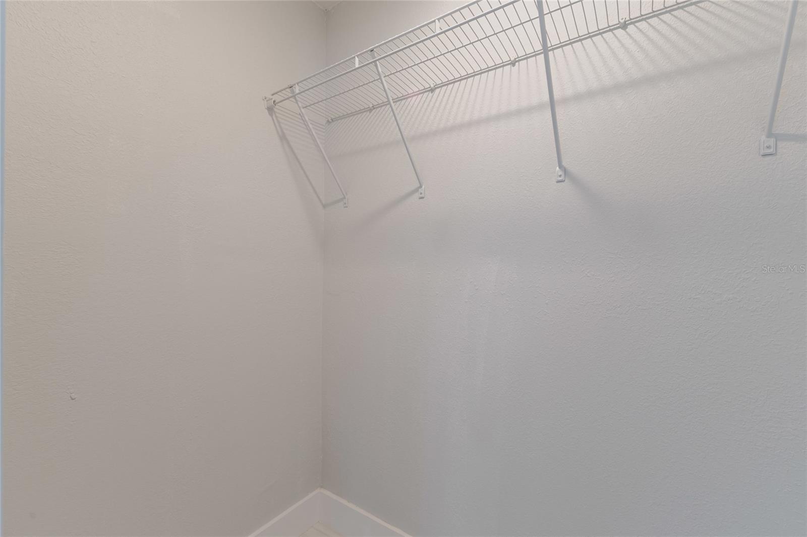 639 HAND AVE — photo 21