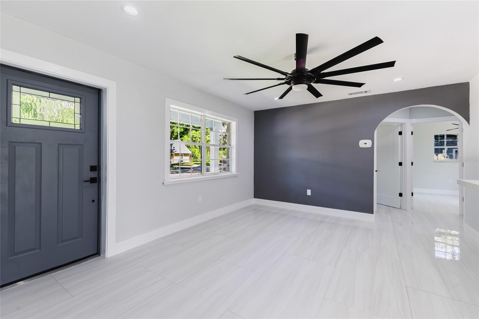 639 HAND AVE — photo 7