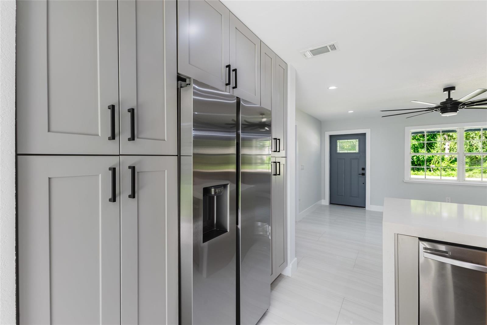639 HAND AVE — photo 11