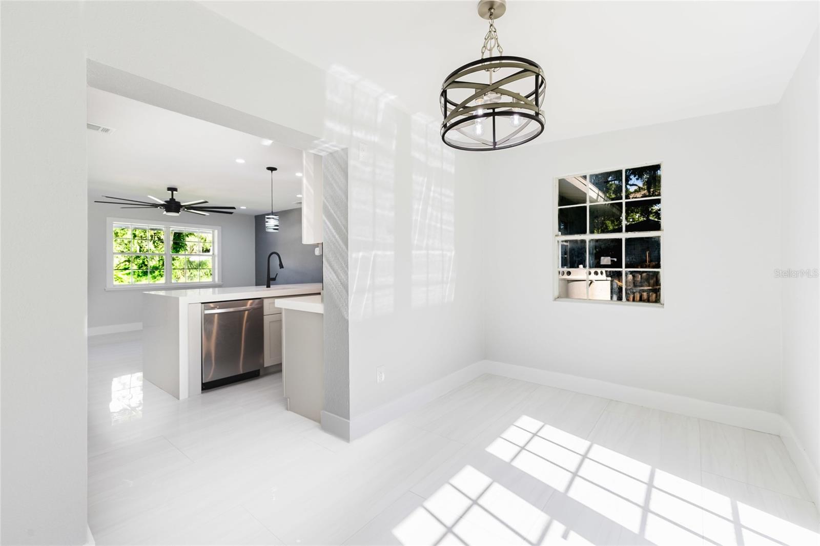 639 HAND AVE — photo 17