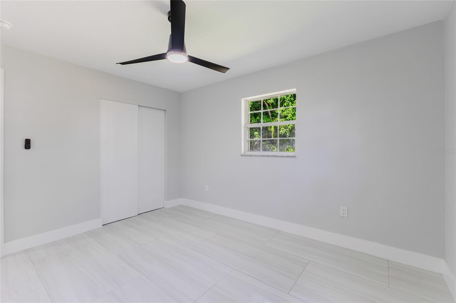 639 HAND AVE — photo 28