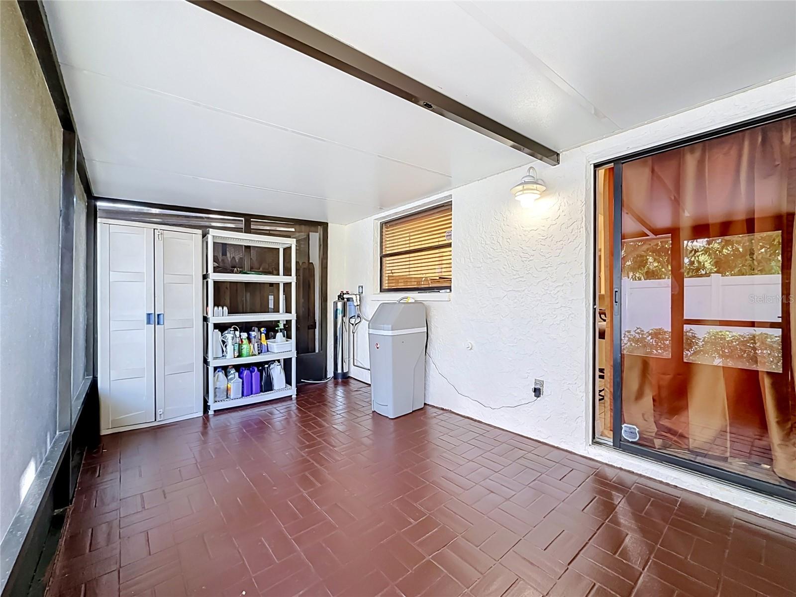 8830 DR MARTIN LUTHER KING JR ST N #UNIT 2B — photo 32