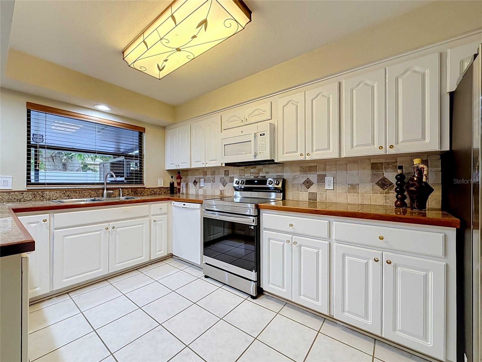 8830 DR MARTIN LUTHER KING JR ST N #UNIT 2B — photo 14