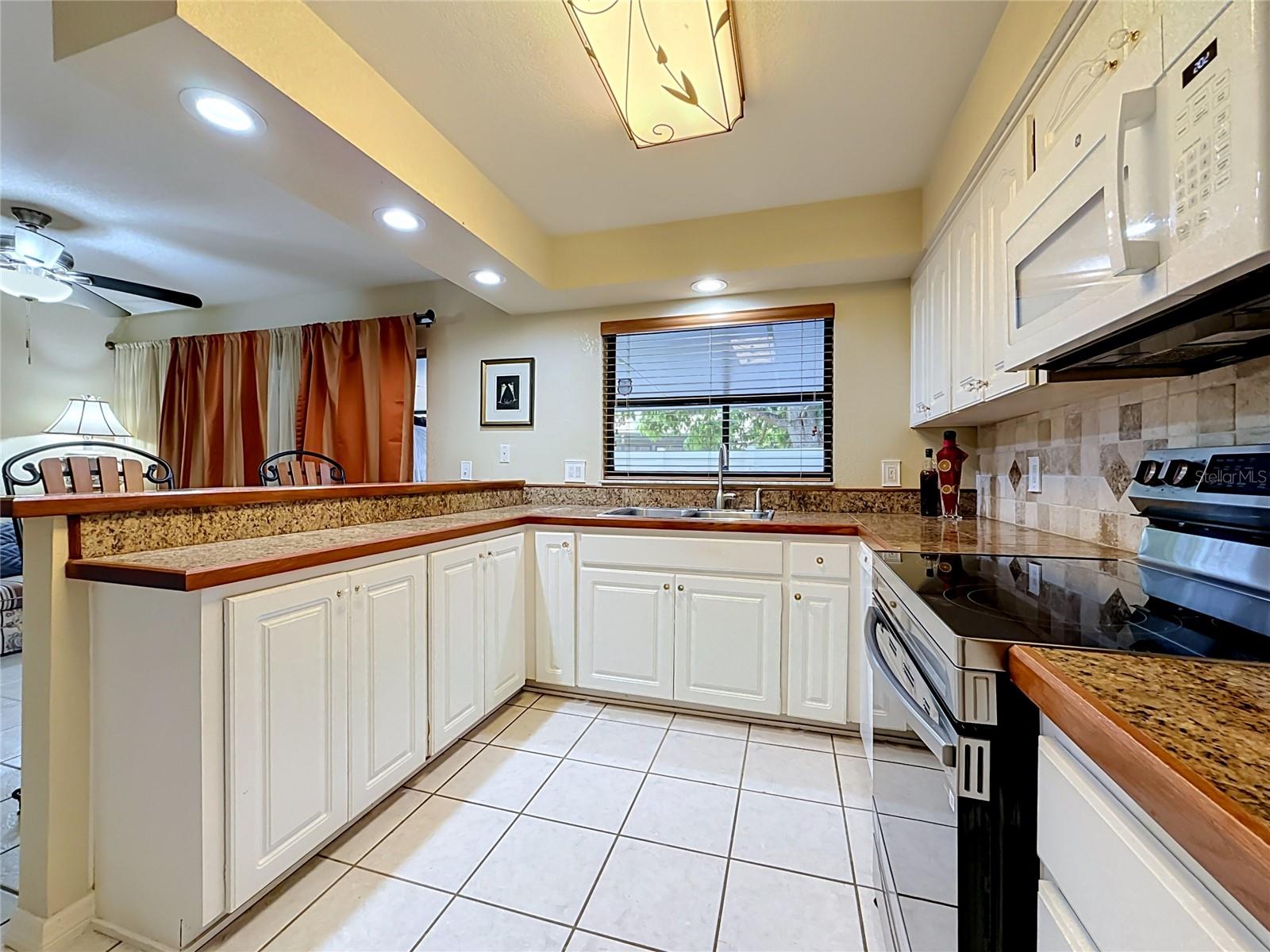 8830 DR MARTIN LUTHER KING JR ST N #UNIT 2B — photo 15