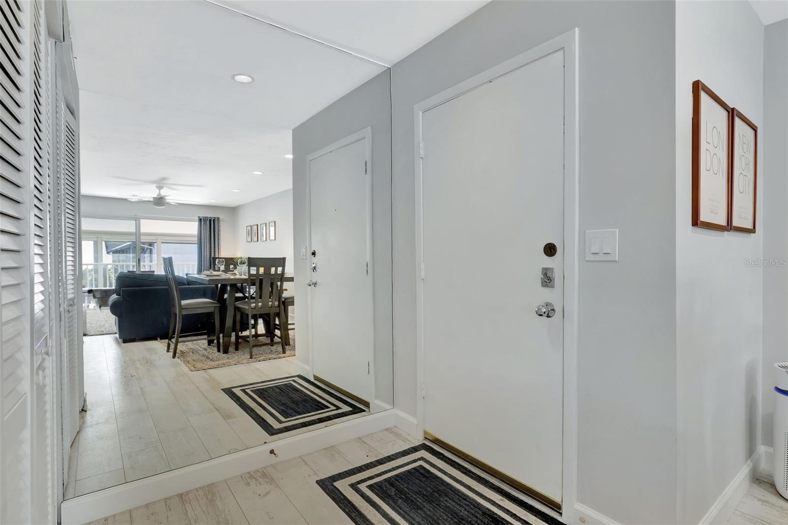 1130 W PEPPERTREE LN #118 — photo 9