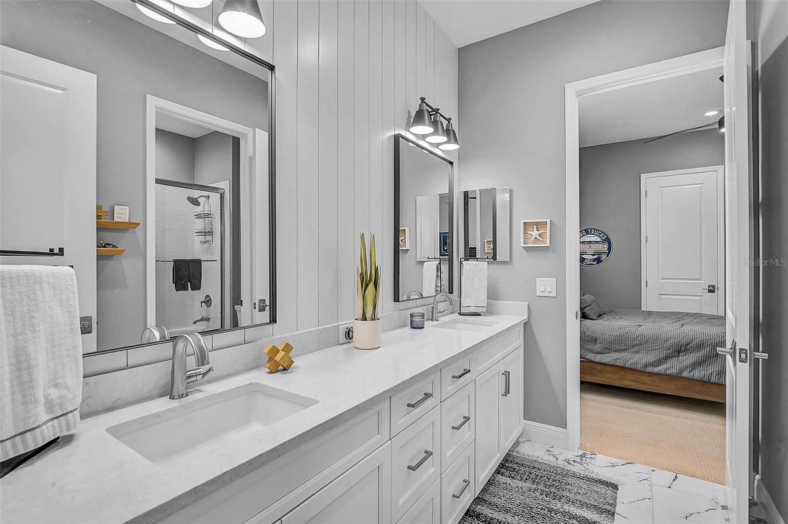 21345 HOLMES CIR — photo 35