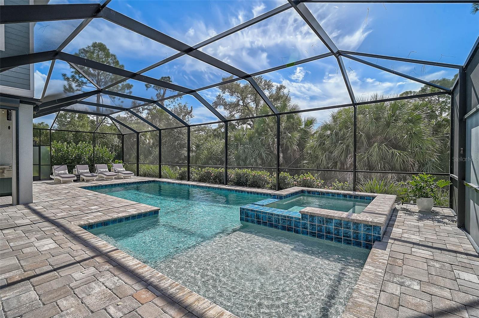 21345 HOLMES CIR — photo 54