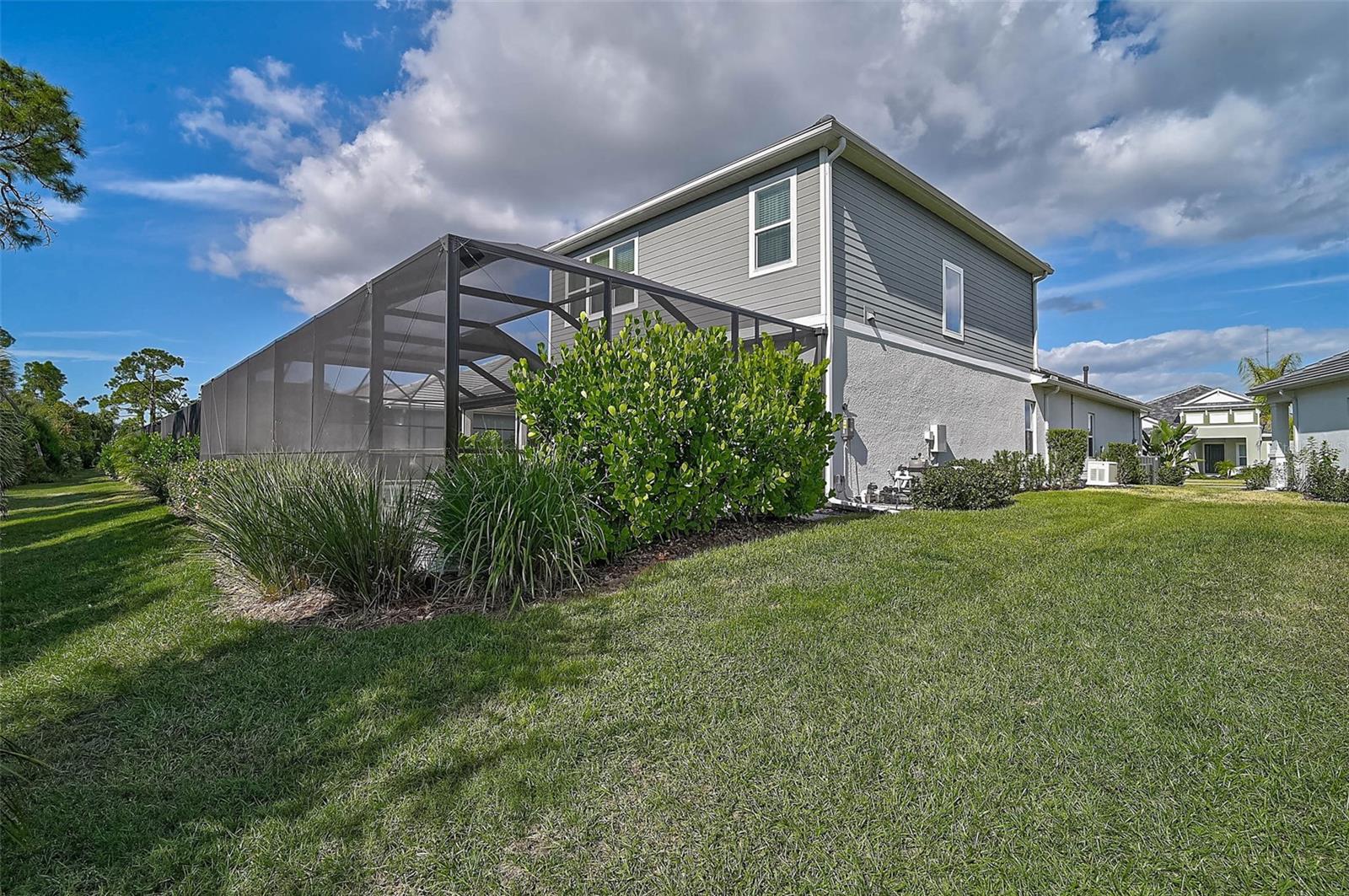 21345 HOLMES CIR — photo 59