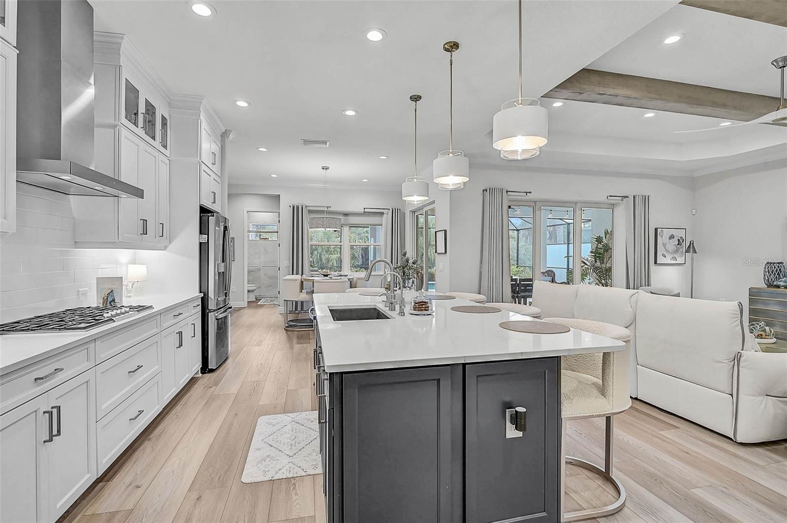 21345 HOLMES CIR — photo 11
