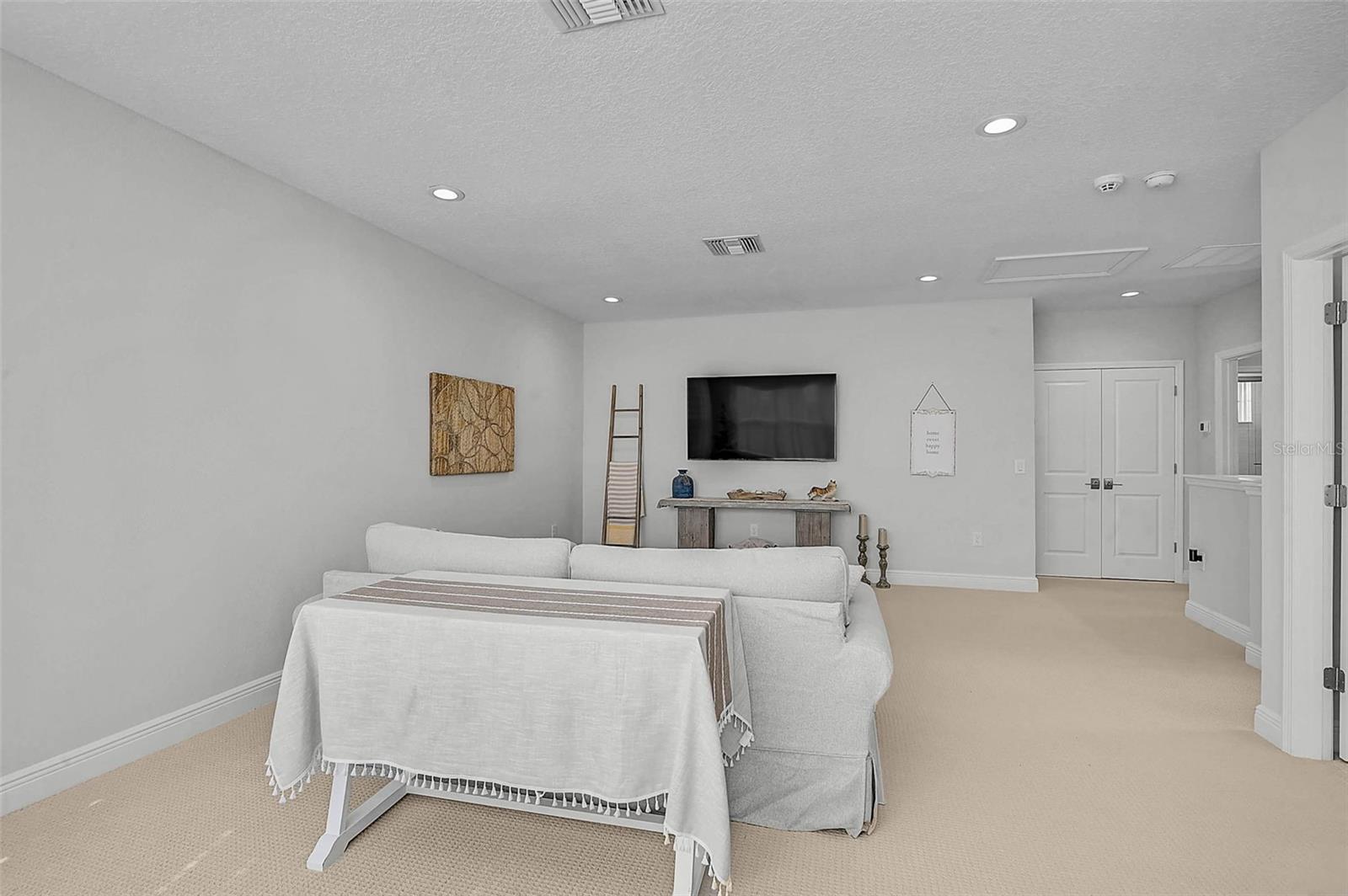 21345 HOLMES CIR — photo 46