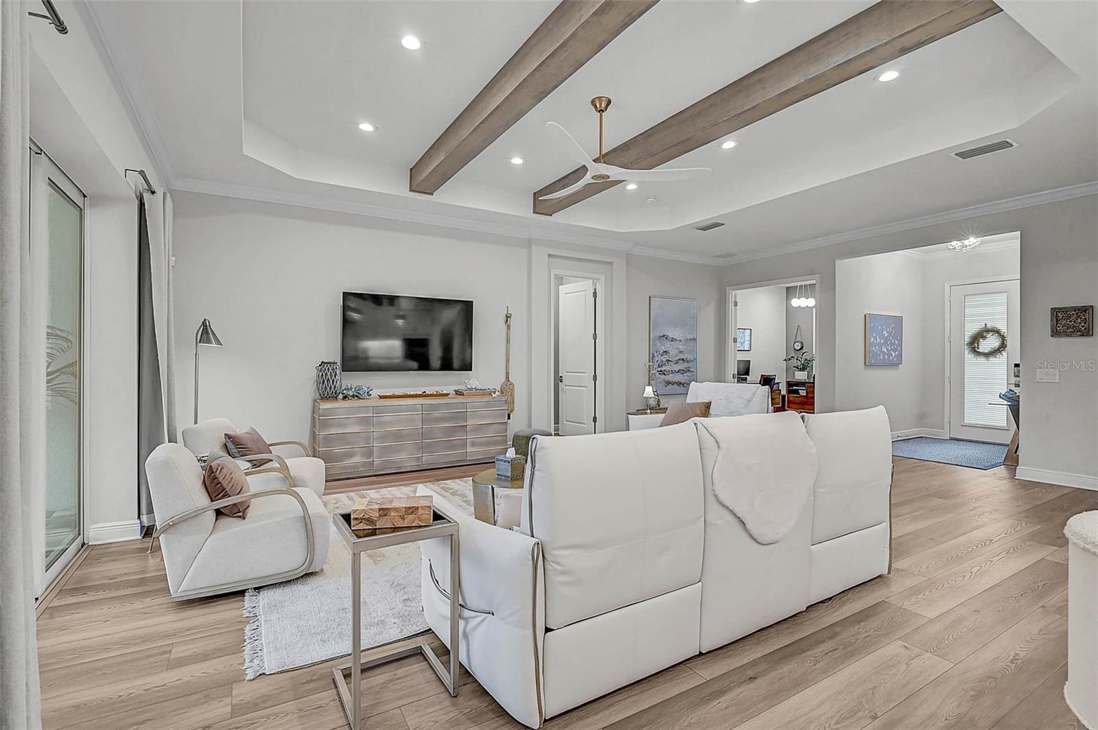 21345 HOLMES CIR — photo 14