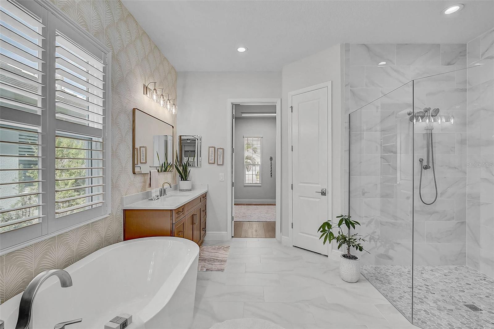 21345 HOLMES CIR — photo 26
