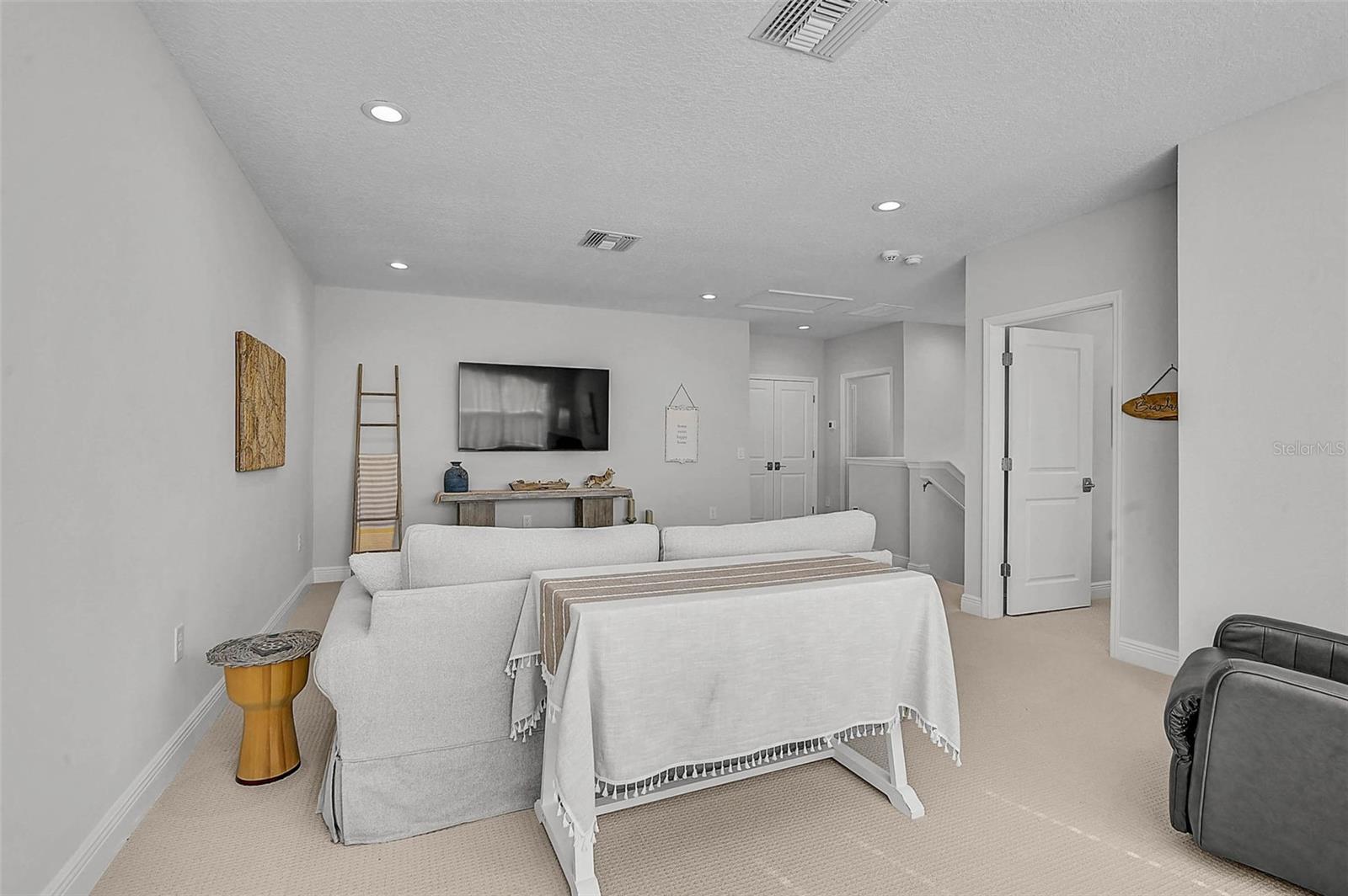 21345 HOLMES CIR — photo 45