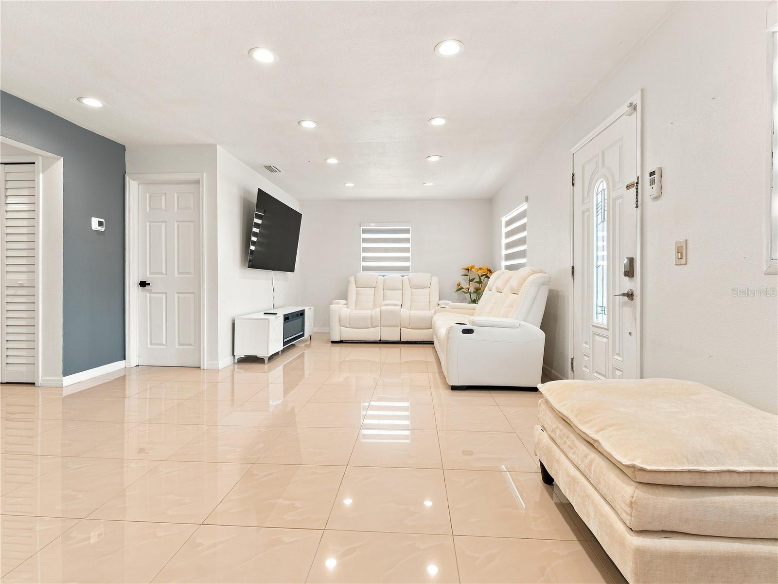 6529 LA MESA CIR — photo 8