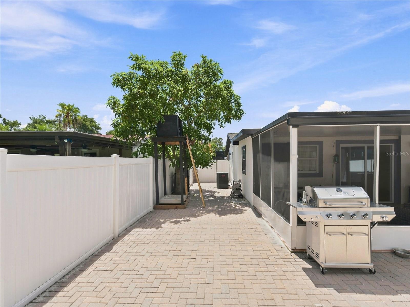 6529 LA MESA CIR — photo 32