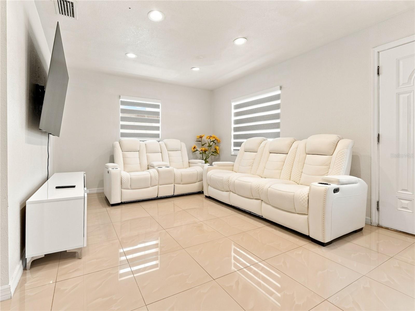 6529 LA MESA CIR — photo 5
