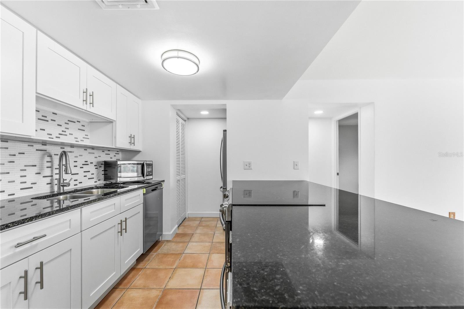 5820 N CHURCH AVE #422 — photo 7
