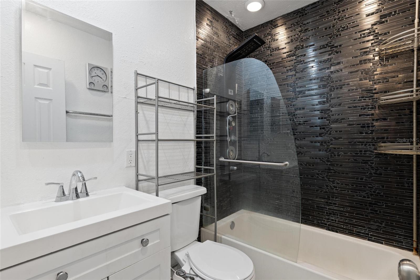 10811 VALENCIA TER — photo 10