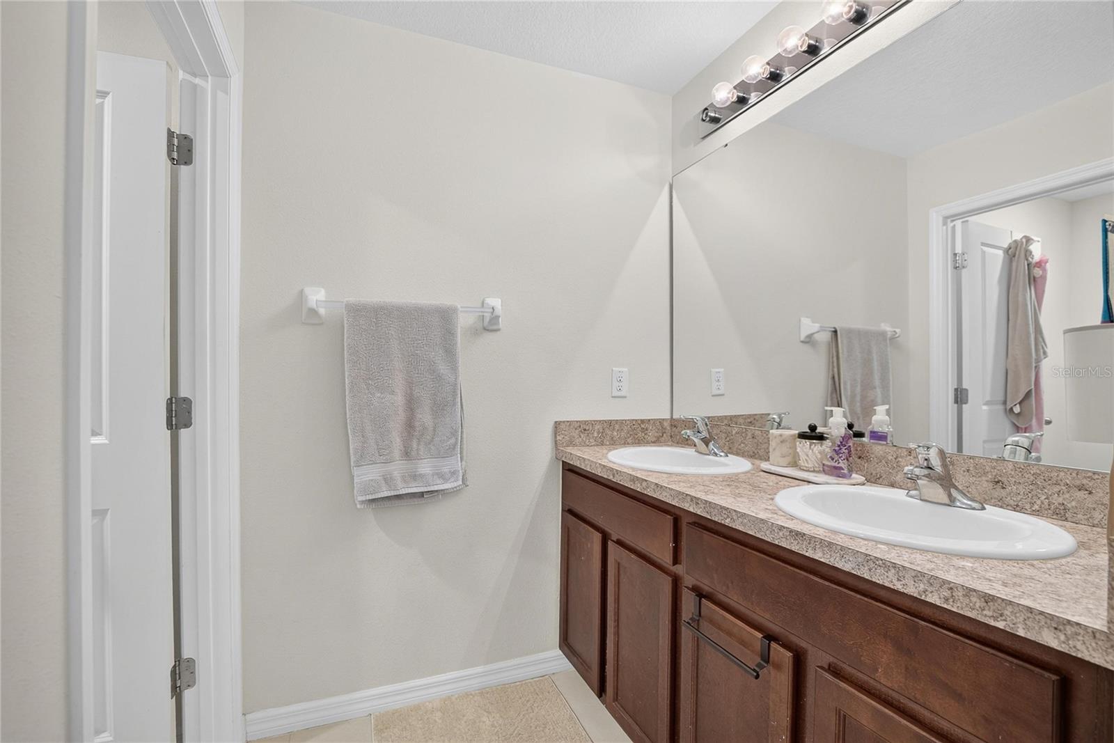 8219 BILSTON VILLAGE LN — photo 22